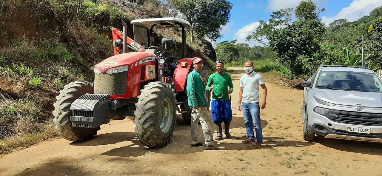 Camacã: A pedido dos vereadores Índio Eventos e Didico Prefeitura faz limpeza da estrada do Novo Itamarati (Biscó)
